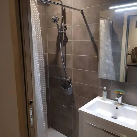 Independant, Calme 2 Adultes, 2 Etoiles * Fleure (Vienne)