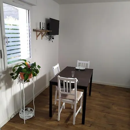 Independant, Calme 2 Adultes, 2 Etoiles Apartman Fleure (Vienne)